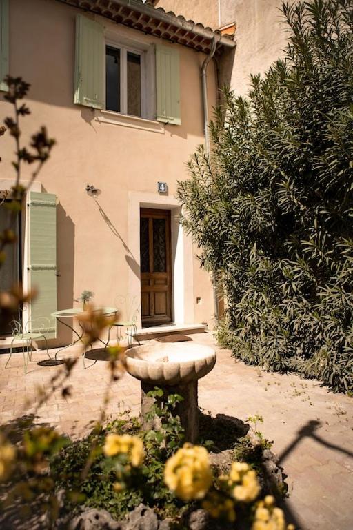 La Maison Du Bassin LʼIsle-sur-la-Sorgue Extérieur photo