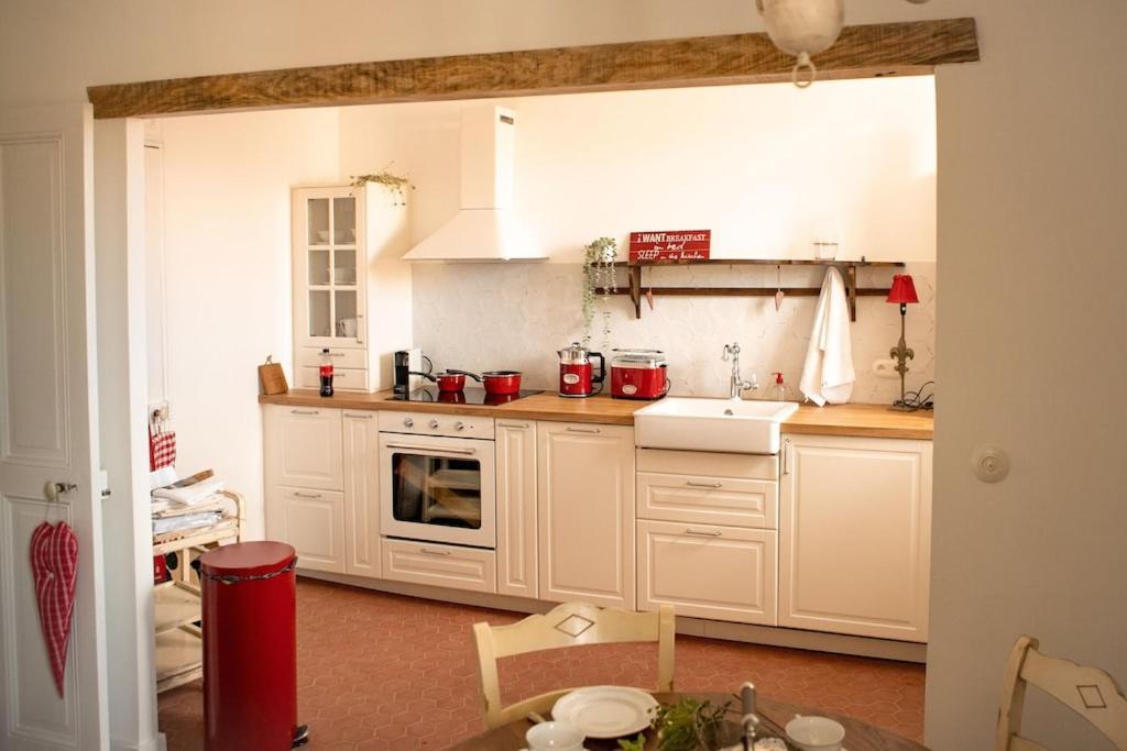 La Maison Du Bassin LʼIsle-sur-la-Sorgue Extérieur photo